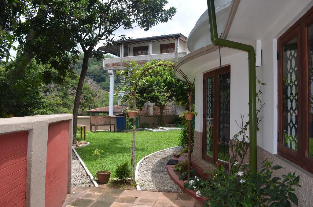 Don's Lounge&Villa Kandy Exterior foto