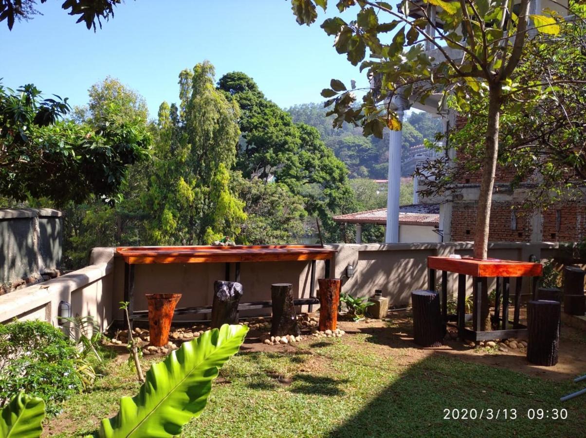 Don's Lounge&Villa Kandy Exterior foto